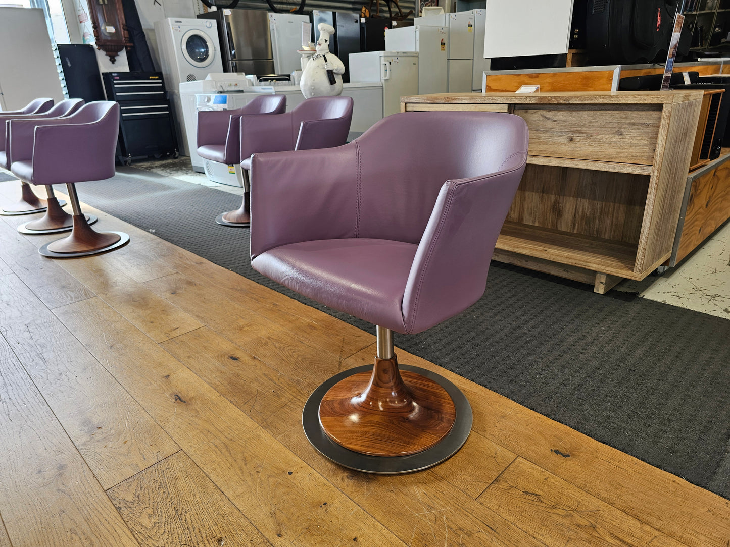 Set of 4 - Porada 'Kelly' Swivel Chairs