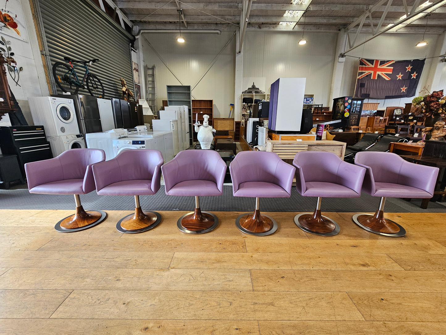 Set of 4 - Porada 'Kelly' Swivel Chairs
