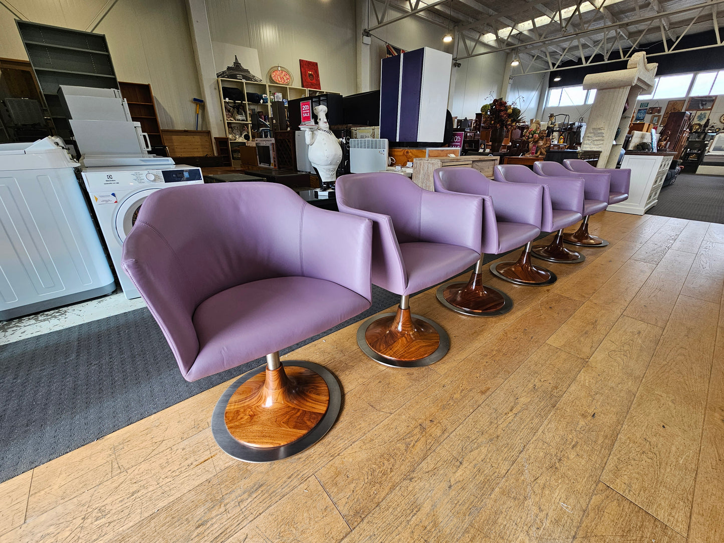 Set of 4 - Porada 'Kelly' Swivel Chairs